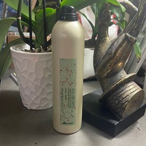 New Davines “This is a Strong Hairspray “